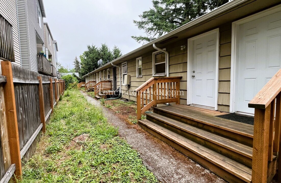 7359 SE Evergreen St in Portland, OR - Foto de edificio