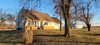 9332 Skyline Dr in Allenton, WI - Building Photo