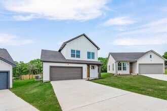 1204 Chestnut Ct in Runaway Bay, TX - Building Photo - Building Photo