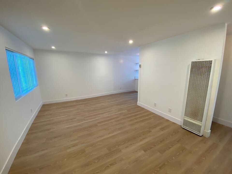3900 1st St in Los Angeles, CA - Building Photo