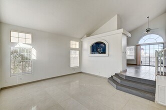 2546 Claridge Ave in Henderson, NV - Building Photo - Building Photo