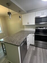 3413 Stonehenge Sq in Cave Spring, VA - Foto de edificio - Building Photo