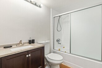 10777 Ashton Ave-Unit -Twin Room 5 - A in Los Angeles, CA - Building Photo - Building Photo