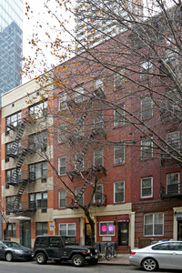 330 E 73rd St in New York, NY - Foto de edificio - Building Photo