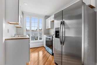 109 Pleasant St in Claremont, NH - Building Photo - Building Photo