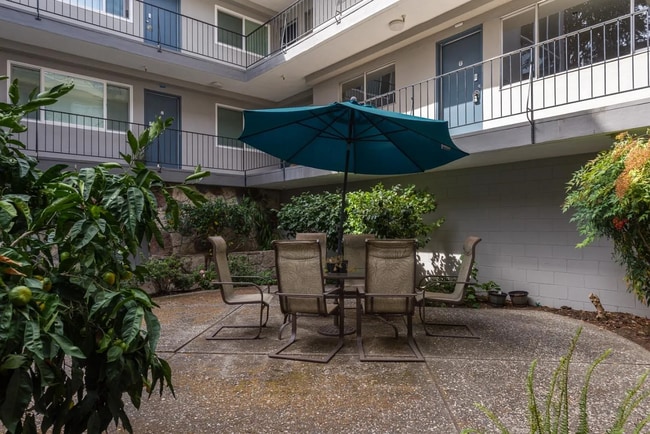 464 Clinton St in Redwood City, CA - Building Photo - Building Photo