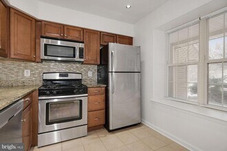 305 Sequoia Dr in Newtown, PA - Building Photo - Building Photo