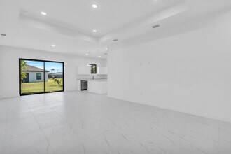 3101 NW 42nd Pl in Cape Coral, FL - Building Photo - Building Photo