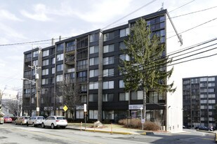 9060 Palisade Ave in North Bergen, NJ - Building Photo