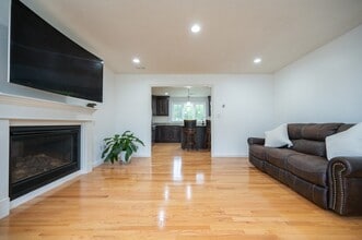 7 Willow Brook Ln in Blackstone, MA - Building Photo - Building Photo