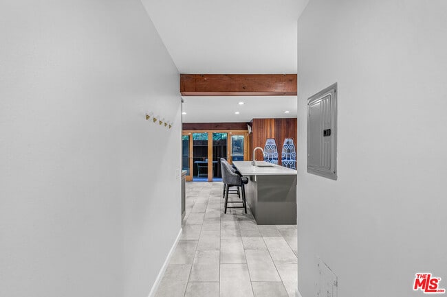 11616 Chenault St in Los Angeles, CA - Building Photo - Building Photo