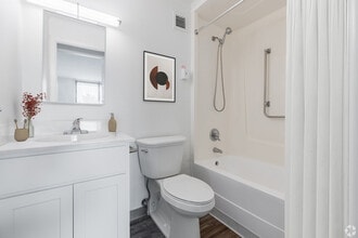 Perrytown Place in Pittsburgh, PA - Foto de edificio - Building Photo