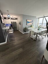 655 W Irving Park Rd, Unit Apt 4304 in Chicago, IL - Foto de edificio - Building Photo