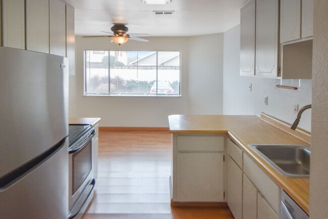 5030 Valley Crest Dr in Concord, CA - Building Photo - Building Photo