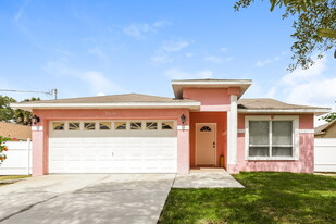 9804 N Connechusett Rd in Tampa, FL - Building Photo