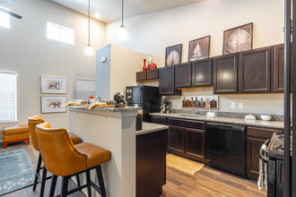 Falcons Nest in Lubbock, TX - Foto de edificio - Interior Photo