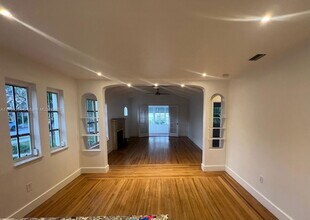 668 NE 72nd Terrace in Miami, FL - Building Photo - Building Photo