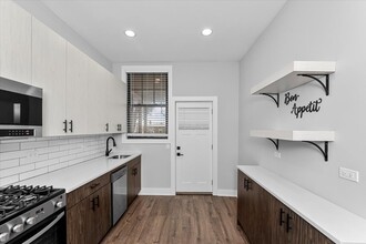2989 N Lawndale Ave, Unit 2 in Chicago, IL - Foto de edificio - Building Photo