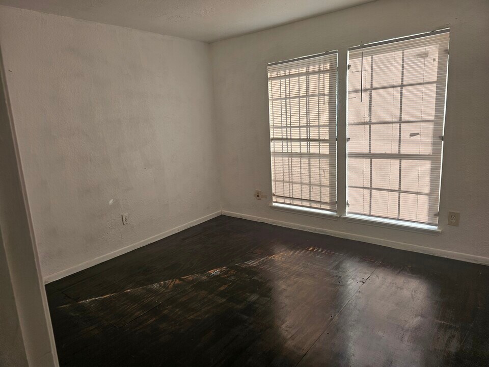 12327 W Village Dr in Houston, TX - Foto de edificio