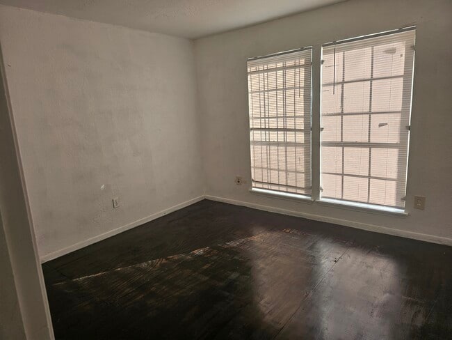 12327 W Village Dr in Houston, TX - Building Photo - Building Photo