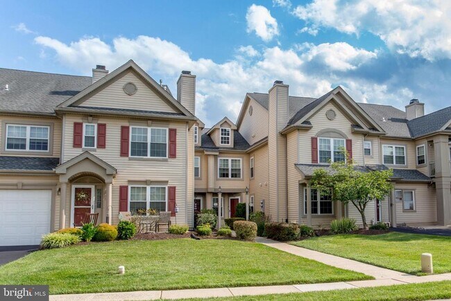 605 Julian Dr E in Warminster, PA - Building Photo - Building Photo