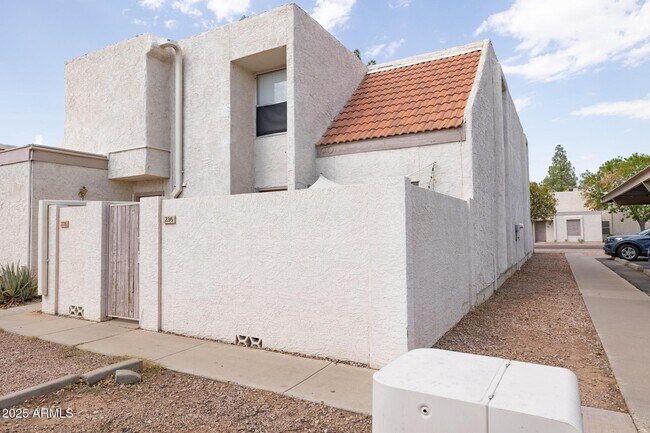 1342 W Emerald Ave in Mesa, AZ - Building Photo - Building Photo
