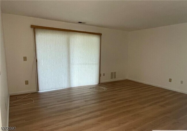 805 Sunshine Ct in Sayreville, NJ - Building Photo - Building Photo