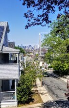 31-33 Thornton St, Unit 1 in Boston, MA - Foto de edificio - Building Photo