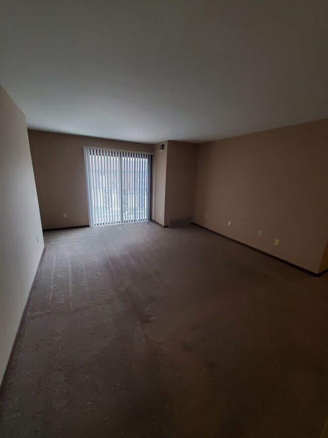 7625 W Donna Ct in Milwaukee, WI - Building Photo - Building Photo