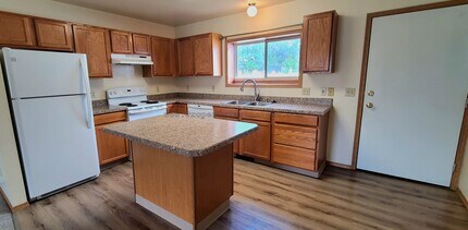 709 Golden West Dr, Unit B in Belgrade, MT - Building Photo - Building Photo