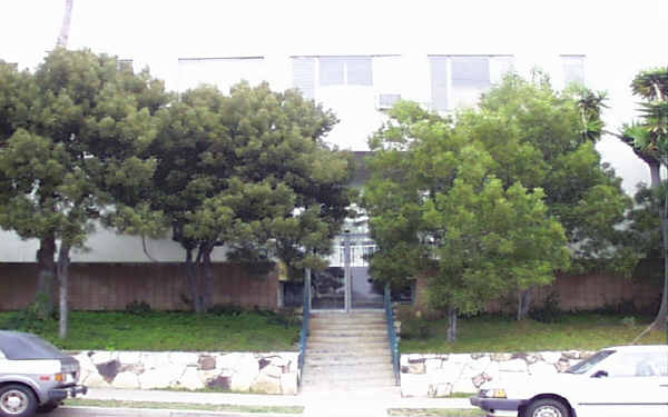 1330 S Barrington Ave in Los Angeles, CA - Building Photo - Building Photo