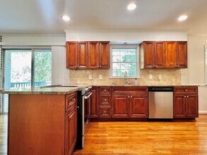 4804 Springfield Dr in Dunwoody, GA - Building Photo - Building Photo