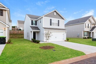 2199 Southlea Dr in Inman, SC - Foto de edificio - Building Photo