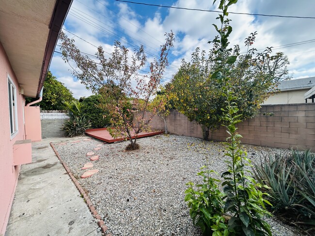 3929 Brunswick Ave, Unit .5 in Los Angeles, CA - Foto de edificio - Building Photo