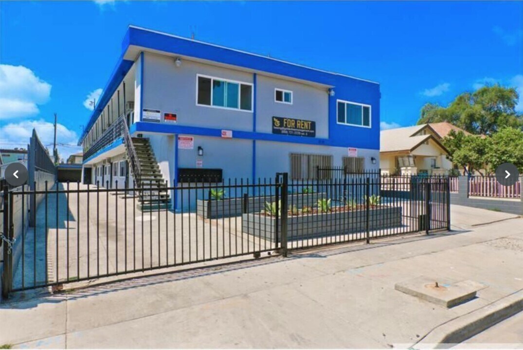 1040 W 91ST ST in Los Angeles, CA - Building Photo
