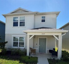 2004 Cross Prairie Pkwy in Kissimmee, FL - Building Photo