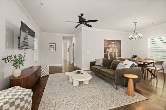 property at 913 NE Hts Ln