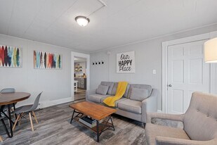 526 Hevey St in Manchester, NH - Building Photo