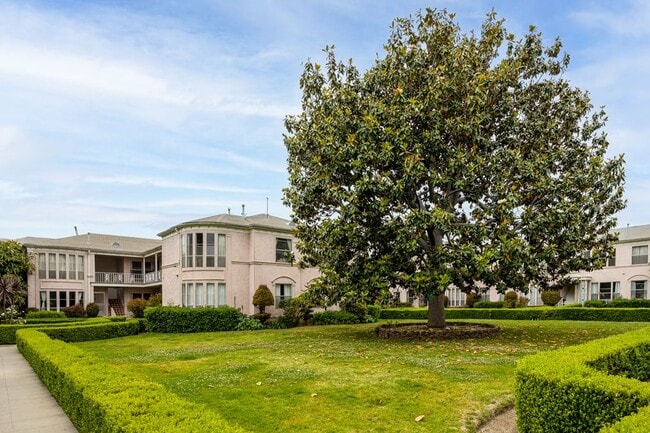 5140 Clinton Avenue in Los Angeles, CA - Building Photo - Building Photo