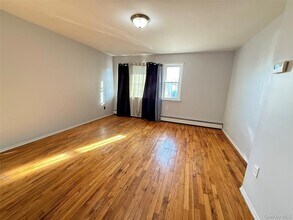 124-15 25th Rd in Queens, NY - Foto de edificio - Building Photo