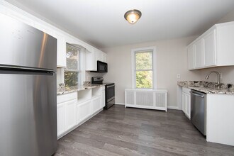 911 Eldridge Ave, Unit #B in Collingswood, NJ - Building Photo - Building Photo