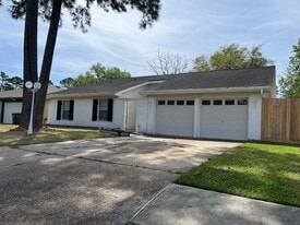 3503 Canterbury Dr in Baytown, TX - Building Photo