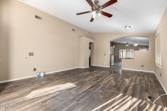 8642 W Laurel Ln in Peoria, AZ - Building Photo - Building Photo