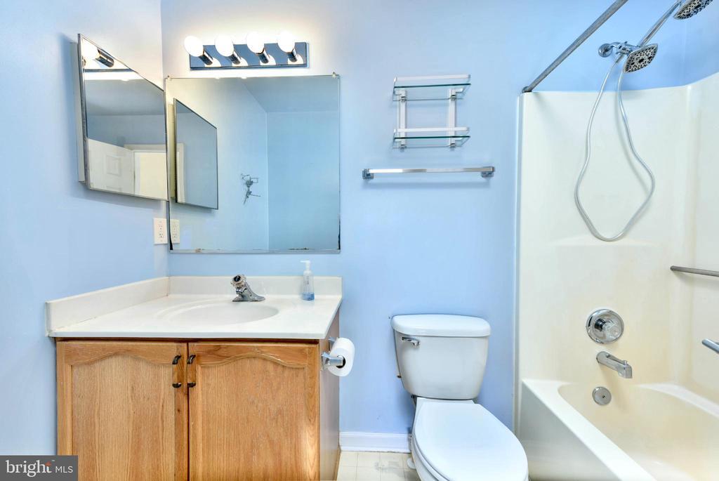 523 Blacksburg Terrace NE in Leesburg, VA - Building Photo