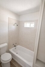 300 Delmar Ct, Unit 6 in Fort Worth, TX - Foto de edificio - Building Photo