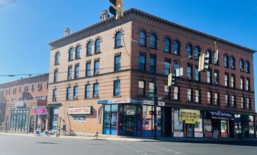 343-357 W Main St in Waterbury, CT - Building Photo - Building Photo