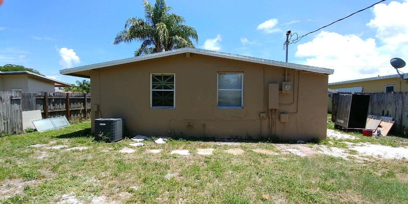 355 Hastings St in Boca Raton, FL - Building Photo