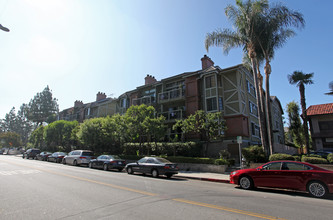 Regent Court in Tarzana, CA - Foto de edificio - Building Photo