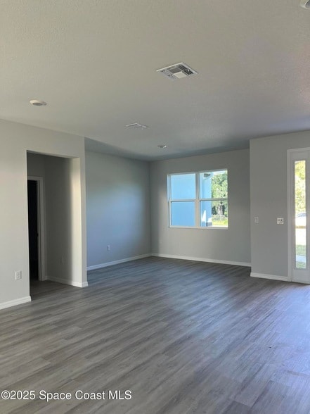 542 Lambright St SW in Palm Bay, FL - Foto de edificio - Building Photo