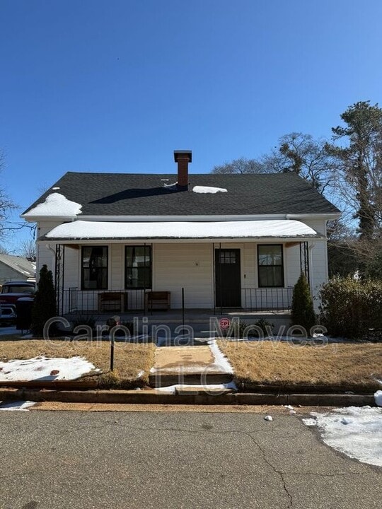 6 10th St in Greer, SC - Building Photo